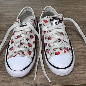 Converse All Stars low tops white with strawberries
